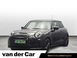 Czarny (metalik) Używany 2023 Mini Cooper Hatchback | 127 900 zł