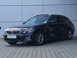 Black sapphire metallic metalizowany Używany 2022 BMW 320 Luxury Line Kombi | 129 999 zł (Dość drogi)