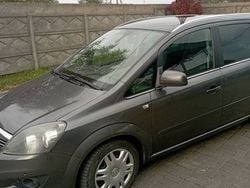 Szary Używany 2010 Opel Zafira Minivan | 15 500 zł