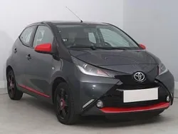 Szary Używany 2017 Toyota Aygo Hatchback | 38 999 zł (Uczciwa cena)