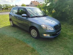 Niebieski Używany 2010 Skoda Fabia Hatchback | 14 900 zł (Uczciwa cena)