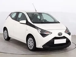 Biały Używany 2021 Toyota Aygo Hatchback | 47 999 zł (Uczciwa cena)