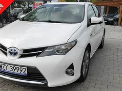 Biały Używany 2013 Toyota Auris Hybrid Hatchback | 43 999 zł (Uczciwa cena)