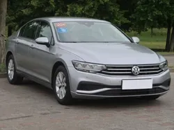 Srebrny Używany 2020 VW Passat Sedan/Limuzyna | 63 999 zł (Dobra cena)
