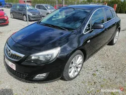 Czarny Używany 2011 Opel Astra Hatchback | 19 900 zł (Uczciwa cena)