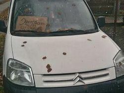 Biały Używany 2004 Citroën Berlingo Minivan | 5600 zł