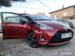 Bordowy (metalik) Używany 2017 Toyota Yaris Hybrid Hatchback | 47 900 zł (Dobra cena)