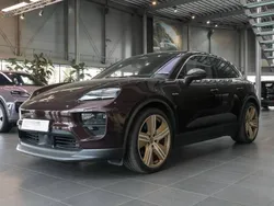 Copper ruby metallic Używany 2024 Porsche Macan SUV | 469 900 zł