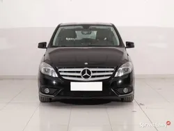 Czarny Używany 2014 Mercedes B180 Minivan | 34 999 zł (Uczciwa cena)