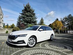 Biały Używany 2021 Skoda Octavia Ambition Kombi | 81 800 zł (Uczciwa cena)