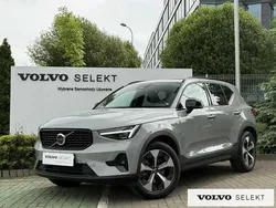 Szary Używany 2025 Volvo XC40 SUV | 179 900 zł (Uczciwa cena)