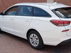 Biały Używany 2021 Hyundai i30 Kombi | 55 900 zł (Dość drogi)
