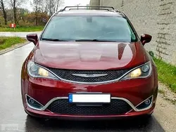 Bordowy Używany 2017 Chrysler Pacifica SUV | 82 900 zł (Dość drogi)