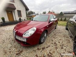 Wiśniowy Używany 2011 Alfa Romeo Giulietta Hatchback | 24 999 zł (Dość drogi)