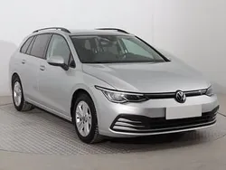 Srebrny Używany 2021 VW Golf VIII Kombi | 73 999 zł (Uczciwa cena)