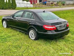 Czarny Używany 2010 Mercedes E200 Avantgarde Sedan/Limuzyna | 11 900 zł