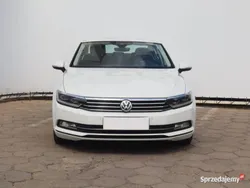 Biały Używany 2018 VW Passat Sedan/Limuzyna | 75 999 zł (Uczciwa cena)