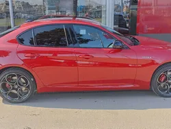 Lakier pastelowy czerwony alfa red Nowe 2025 Alfa Romeo Giulia Veloce Sedan/Limuzyna | 225 180 zł (Uczciwa cena)