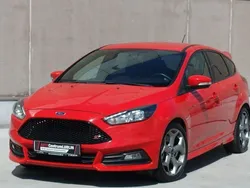 Czerwony (metalik) Używany 2017 Ford Focus ST Sedan/Limuzyna | 67 900 zł (Uczciwa cena)