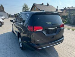Czarny (metalik) Używany 2017 Chrysler Pacifica SUV | 46 900 zł