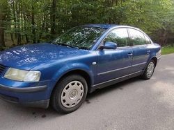 Niebieski Używany 1997 VW Passat Sedan/Limuzyna | 3800 zł (Dość drogi)
