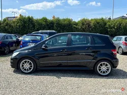 Czarny Używany 2009 Mercedes B200 Minivan | 21 990 zł (Dość drogi)