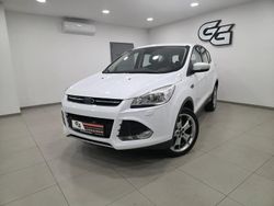 Biały Używany 2015 Ford Kuga SUV | 48 999 zł (Uczciwa cena)