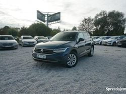 Niebieski (metalik) Używany 2022 VW Tiguan Life SUV | 95 000 zł (Uczciwa cena)