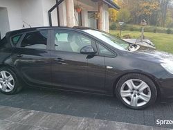 Czarny Używany 2011 Opel Astra Hatchback | 13 600 zł (Dobra cena)