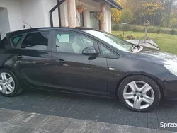 Czarny Używany 2011 Opel Astra Hatchback | 15 600 zł (Dobra cena)