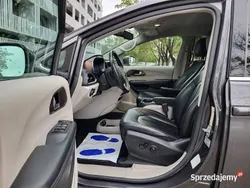 Używany 2017 Chrysler Pacifica Touring SUV | 78 900 zł (Uczciwa cena)