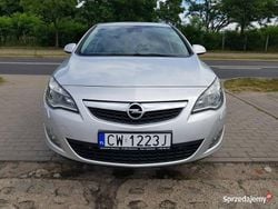Srebrny (metalik) Używany 2010 Opel Astra Hatchback | 22 900 zł (Uczciwa cena)