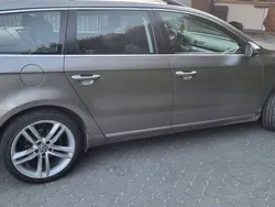 Złoty Używany 2013 VW Passat Highline Sedan/Limuzyna | 30 000 zł (Uczciwa cena)