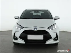 Biały Używany 2022 Toyota Yaris Hybrid Hatchback | 82 999 zł (Uczciwa cena)