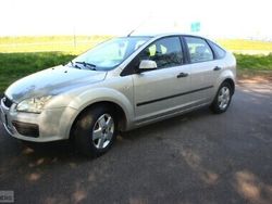 Srebrny Używany 2005 Ford Focus Hatchback | 11 900 zł