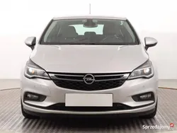 Srebrny Używany 2018 Opel Astra Hatchback | 41 499 zł (Uczciwa cena)