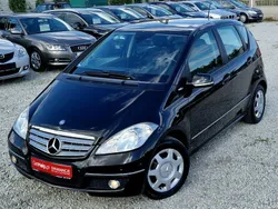 Czarny (metalik) Używany 2010 Mercedes A180 Hatchback | 16 900 zł