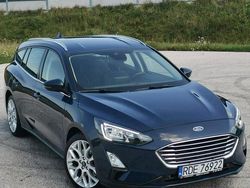 Niebieski ciemny Używany 2019 Ford Focus Kombi | 46 500 zł (Uczciwa cena)