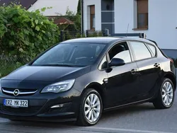 Czarny Używany 2013 Opel Astra Hatchback | 28 900 zł (Dobra cena)