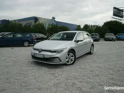 Srebrny (metalik) Używany 2022 VW Golf VIII Life Hatchback | 65 600 zł (Uczciwa cena)
