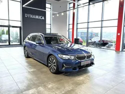 Niebieski Używany 2022 BMW 320 Luxury Line Kombi | 129 900 zł (Uczciwa cena)