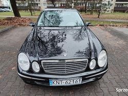 Czarny Używany 2003 Mercedes E500 Avantgarde Sedan/Limuzyna | 34 500 zł