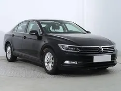 Czarny Używany 2019 VW Passat Sedan/Limuzyna | 64 999 zł (Uczciwa cena)