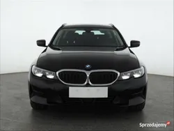 Czarny Używany 2020 BMW 318 Kombi | 79 999 zł (Uczciwa cena)