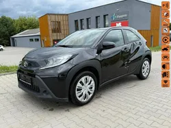 Czarny (metalik) Używany 2024 Toyota Aygo Hatchback | 34 900 zł