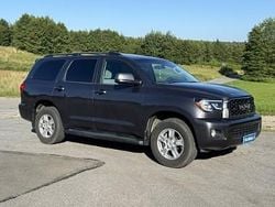 Szary Używany 2017 Toyota Sequoia SUV | 135 990 zł