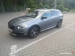 Grafitowy Używany 2018 Volvo V60 CC Kombi | 65 000 zł (Super Cena)