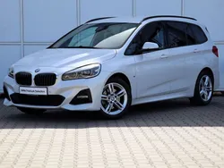 Mineral white metallic metalizowany Używany 2022 BMW 218 Gran Tourer Performance Minivan | 99 900 zł