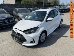 Biały (metalik, perła) Używany 2024 Toyota Yaris Hybrid Hatchback | 38 900 zł