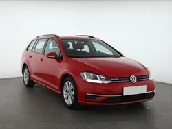 Czerwony Używany 2018 VW Golf VII Kombi | 50 999 zł (Uczciwa cena)